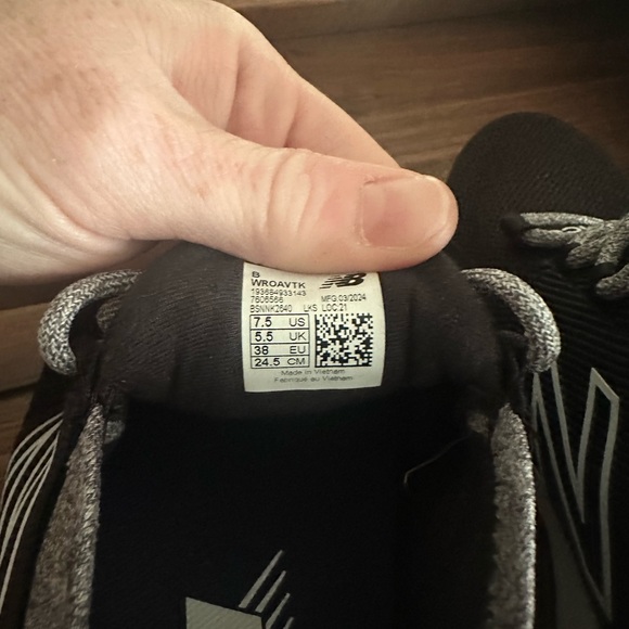 Women’s New Balance- like new - Picture 3 of 4